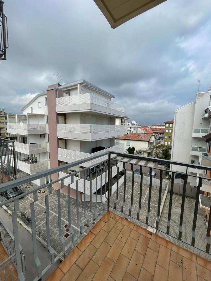 Condominio Michelangelo-Solo Per Famiglie- Walterigato Apartments Лидо-ди-Езоло Экстерьер фото